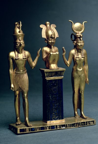 Osorkon II的三合一：Osiris侧翼为Isis和Horus，第三中间期，公元前887-850（黄金和青金石） 作者 埃及第22王朝