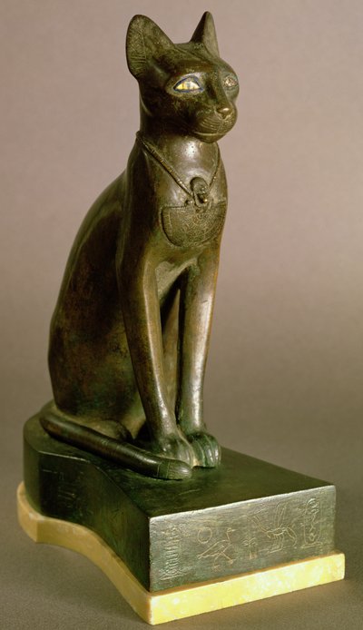 Statuette of a cat representing the goddess Bastet, bearing the cartouche of Psamtek I, Saite Period, c.664-610 (bronze & gold) 作者 埃及第26王朝