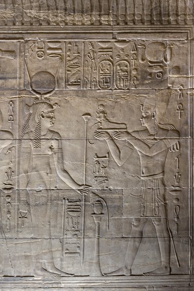 埃及阿斯旺菲莱神庙内部圣所的浮雕 作者 Egyptian 30th Dynasty