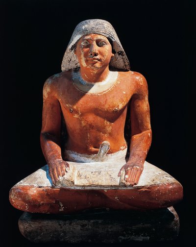 古埃及：古代帝国第五王朝萨卡拉 (Sakkara) 墓地的一位文士坐像（石灰石） 作者 埃及第五王朝