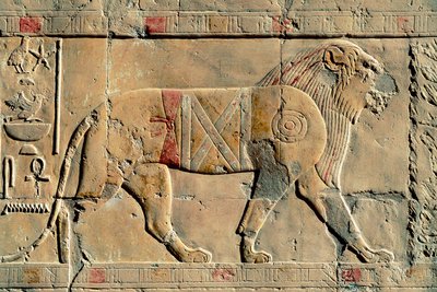 狮子，Senenmut，哈特谢普苏特神庙，Dayr al-Bahri，埃及 作者 埃及人埃及人