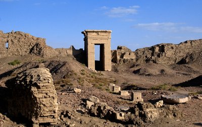 Egyptian Antiquit: View of the Arch of the North Gate, Temple of Hathor, Denderah, Egypt 作者 埃及托勒密时期