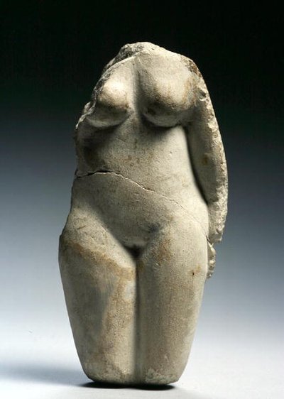 女性形象（石灰岩） 作者 埃及托勒密时期