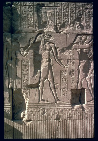 从Khnum神庙（石灰岩）的屏幕墙上描绘Khnum的浮雕 作者 Egyptian Ptolemaic Period