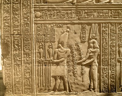 描绘托勒密八世Euergetes II（Physkon）和Cleopatra III为神灵献祭的救济 作者 Egyptian Ptolemaic Period