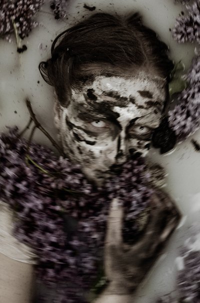 美兽》，2015 年（丝网版画） 作者 埃琳莱蒂西亚·霍加博