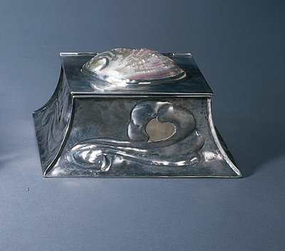 墨well（镀银铜和珍珠贝母） 作者 伊丽莎白·伊顿·伯顿