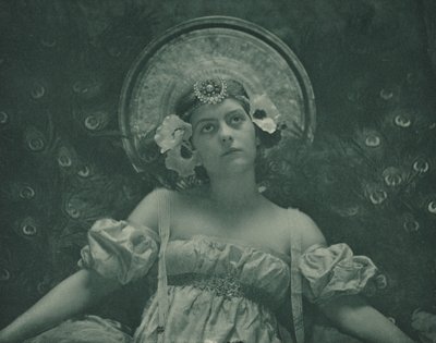 La Cigale，1899 年（照片） 作者 艾玛贾斯汀法恩斯沃斯