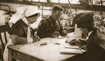 澳大利亚人和征兵：如何在伦敦一家医院进行投票，1916年10月25日“插图战争新闻”插图（sepia photo） 作者 英国摄影师