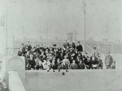 黑墙隧道：人群聚集在1897年的开幕式上 作者 英国摄影师