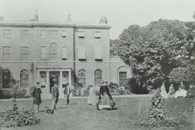 Broomwood House，Broomwood Road：后方海拔，伦敦，1890年 作者 英国摄影师