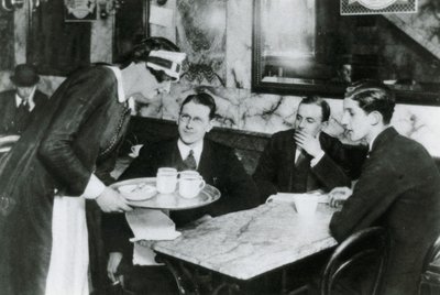 白金汉宫花园派对，1911年 作者 英国摄影师
