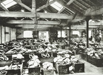 公牛码头，壳牌仓库的内部，伦敦，1890年 作者 英国摄影师