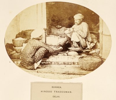 Bunnea，Hindu Tradesman，德里，来自印度人民，由J. Forbes Watson，1868年出版（蛋白印刷品） 作者 英国摄影师