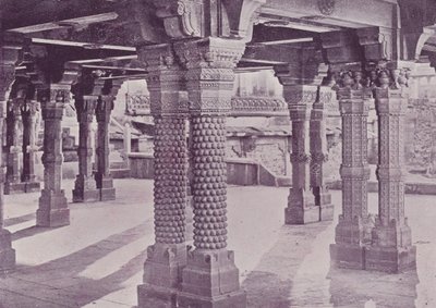 雕刻的柱子，Panch-Mahal，Futtehpur-Sikri 作者 英国摄影师