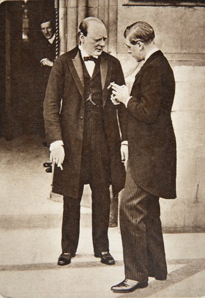 在下议院举行的午餐聚会后聊天：丘吉尔先生和威尔士亲王殿下，1919年（照相凹版） 作者 英国摄影师
