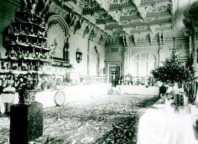 1900年在Osborne House的Durbar房间里的圣诞节表 作者 英国摄影师