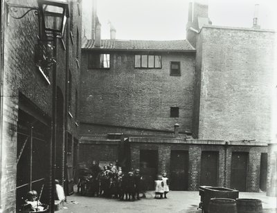 达弗林街：Costermongers Buildings，伦敦，1896年 作者 英国摄影师