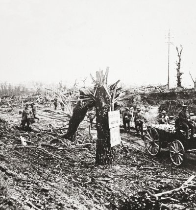 工程师们修理了Hangard附近的轻轨，在1918年为Amiens进行的斗争中遭到炮火的破坏 作者 英国摄影师
