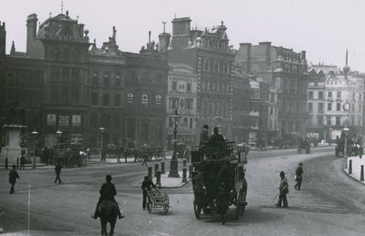 查林十字架的一般视图 作者 英国摄影师