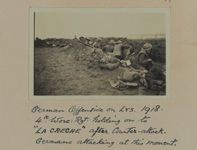 德国人对赖斯的攻势。 1918年：第4名，Worc：Rgt。反击后坚持“La Creche”，此时德国人进攻 作者 英国摄影师