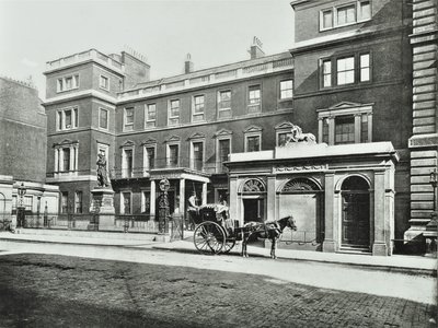 Hansom驾驶室外的战争办公室Pall Mall，Willis Collection，1890 作者 英国摄影师