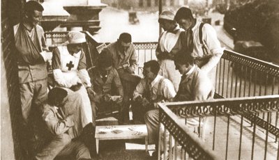 快乐，快乐受伤的男人！从1916年6月21日的“画报战争新闻”（sepia photo）中完成了英雄崇拜的男人们 作者 英国摄影师