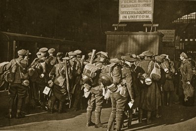 回家，他们的伟大任务大大完成，1918-19 作者 英国摄影师