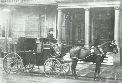 马车，1890年 作者 英国摄影师