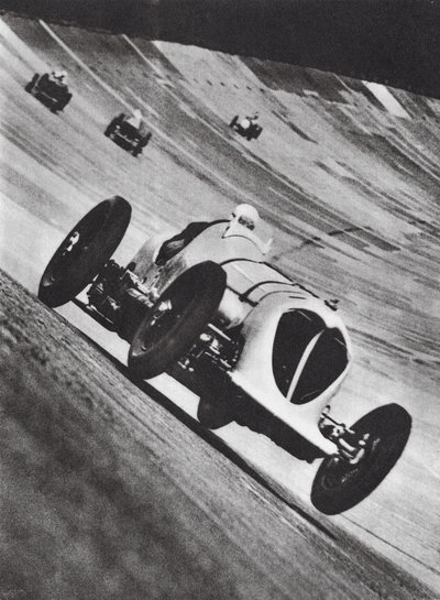 约翰-科布的 Napier-Railton 在布鲁克兰兹赛车（黑白照片） 作者 英国摄影师
