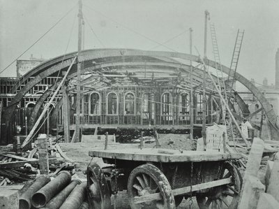 国王十字车站：建筑工程正在进行中，1862年 作者 英国摄影师