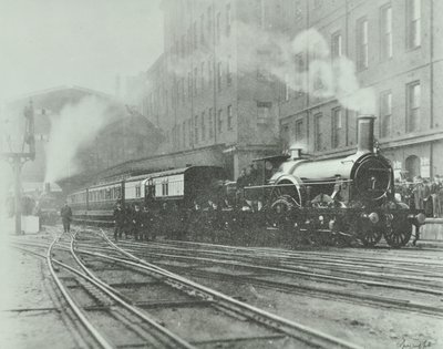 最后一个宽轨列车离开帕丁顿车站，1892年 作者 英国摄影师