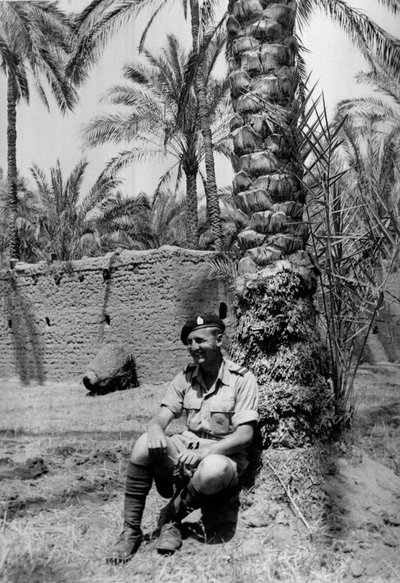 Louis Cohen，来自1943年由WHJ Sale少校编辑的专辑 作者 英国摄影师