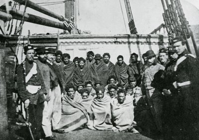 毛利囚犯在1866年在惠灵顿港的监狱废船上 作者 英国摄影师