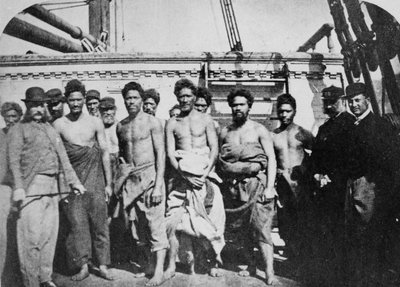 毛利囚犯在1866年在惠灵顿港的监狱废船上 作者 英国摄影师