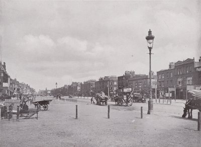 Mile End Road，向东看 作者 英国摄影师
