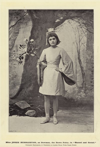 Jessie Huddleston小姐，作为Dewman，Dawn Fairy，在Hansel和Gretel 作者 English Photographer