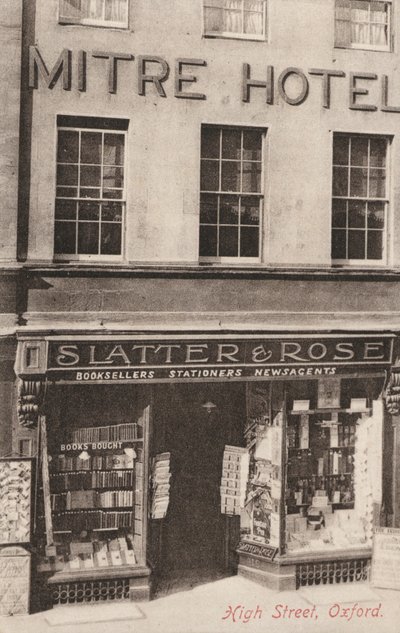 牛津高街的Mitre酒店和Slatter and Rose（黑白照片）。 作者 英国摄影师