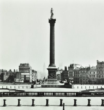 Nelsons Column，Trafalgar Square，Westminster LB：1870年从国家美术馆向南看 作者 英国摄影师