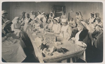 修女缝制 作者 英国摄影师