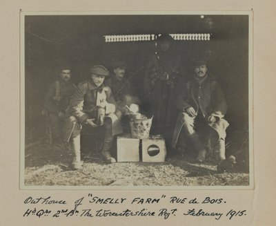 SMELLY FARM Rue de Bois的外屋。高清。 QRS。伍斯特郡雷吉特第二号。 1915年2月 作者 英国摄影师