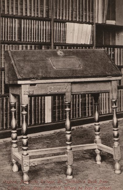 牛津，彭布罗克学院，约翰逊博士的办公桌，来自伊迪尔霍尔，nr Lichfield，他在那里开办了一所学校（黑白照片） 作者 英国摄影师