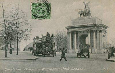 Quadriga和平在惠灵顿曲拱在伦敦。明信片于1913年寄出。 作者 英国摄影师