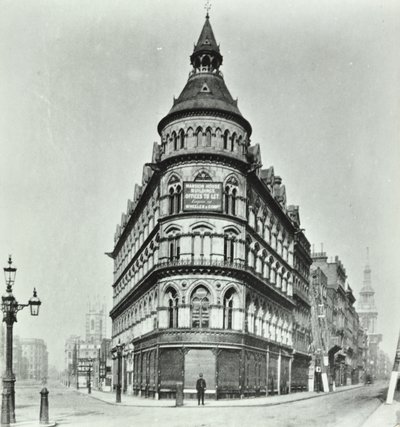 维多利亚女王街，1880年在伦敦的Poultry和Queen Victoria Street的Mansion House街角 作者 英国摄影师