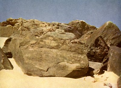 Rock bearing prehistoric heiroglyphics, Egypt. 作者 英国摄影师