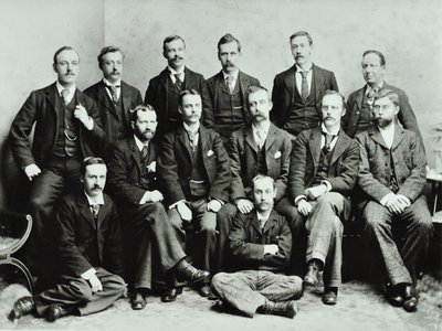 罗森代尔路学校：1897年的教师群体 作者 英国摄影师