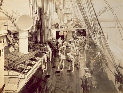 擦洗HMS Calliope的甲板 作者 英国摄影师