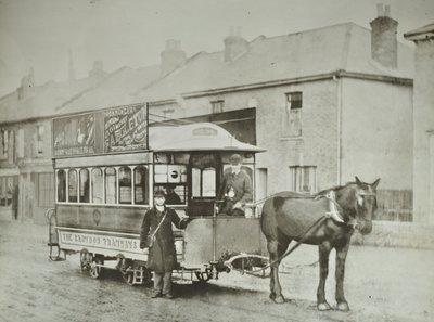 克罗伊登电车公司的单马车在红鹿总站，1885年 作者 英国摄影师