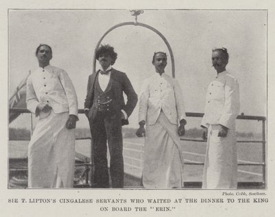 Sir T Liptons Cingalese仆人们在Erin上等待国王的晚餐 作者 英国摄影师