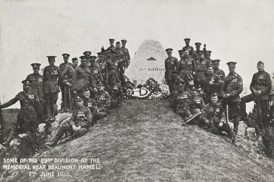 1925年6月7日在Beaumont Hamel附近的纪念馆内的第29师 作者 英国摄影师